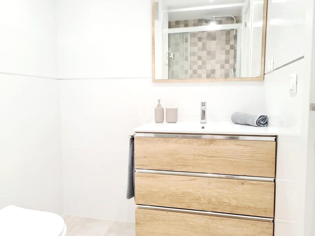 Apartamento Moderno Y Con Estilo En La Carihuela Torremolinos Ngoại thất bức ảnh